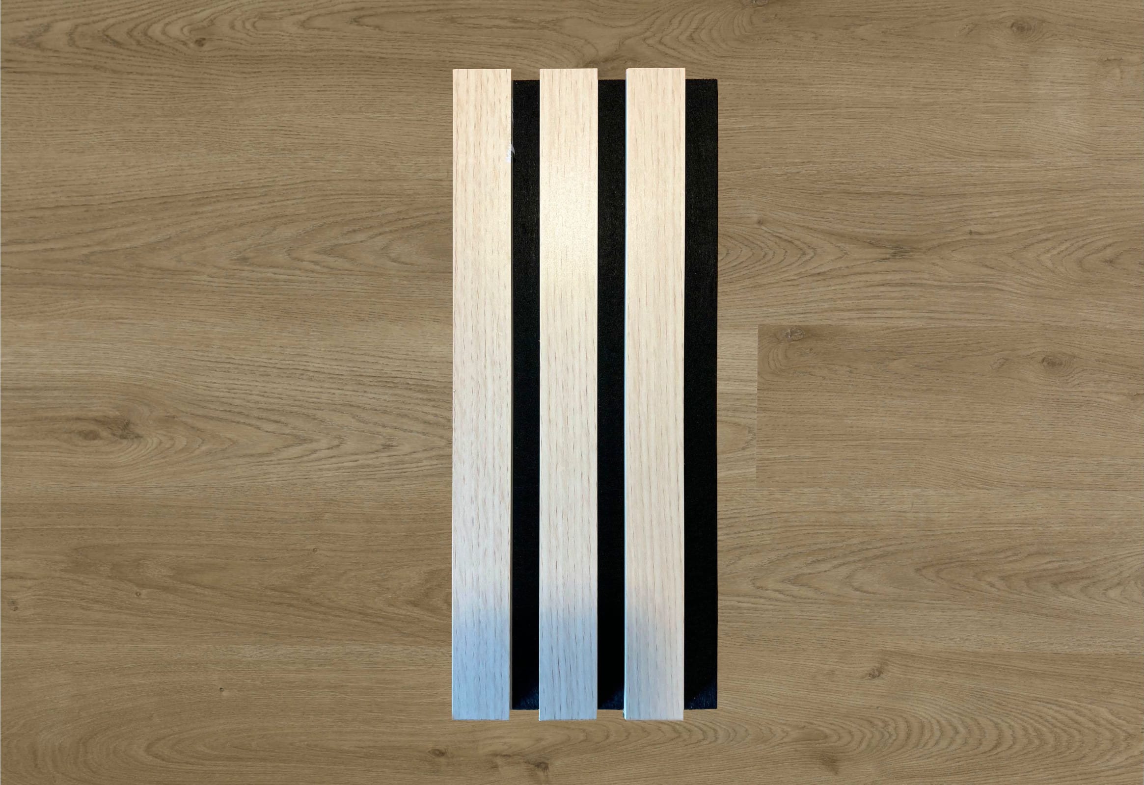 Pannello fonoassorbente a doghe effetto legno